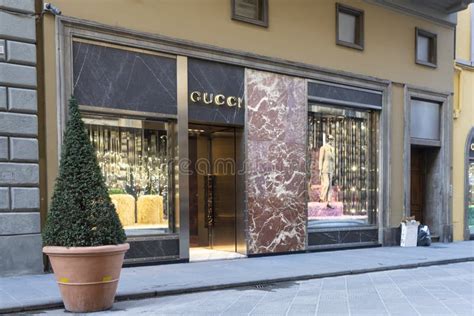 original gucci store in florence.